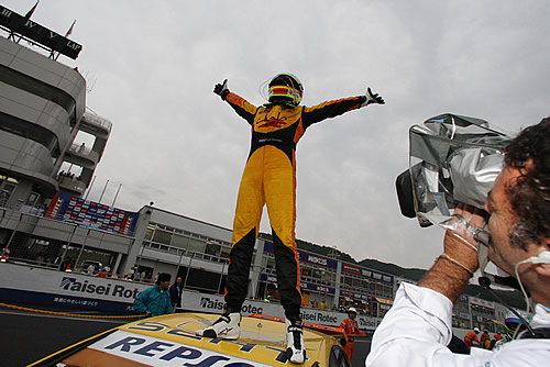 Tom Coronel wint op het Japanse Okayama Circuit