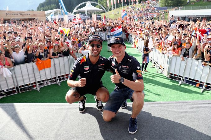 Red Bull Racing Daniel Ricciardo en Max Verstappen
