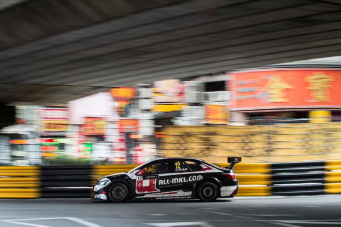 Racewinnaar Rob Huff onderweg in Macau
