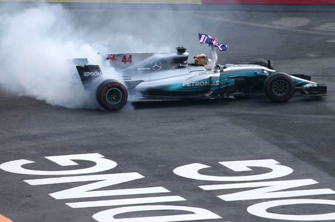slecht nieuws voor Max Verstappen: 1.000 PK Mercedes Lewis Hamilton