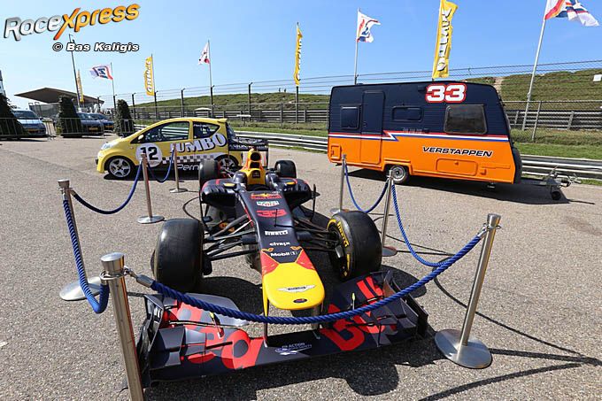 Max Verstappen Daniel Ricciardo Formule 1 Red Bull caravan-race Zandvoort
