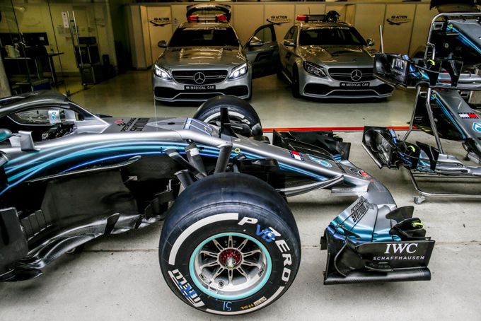 Mercedes F1+safety_cars