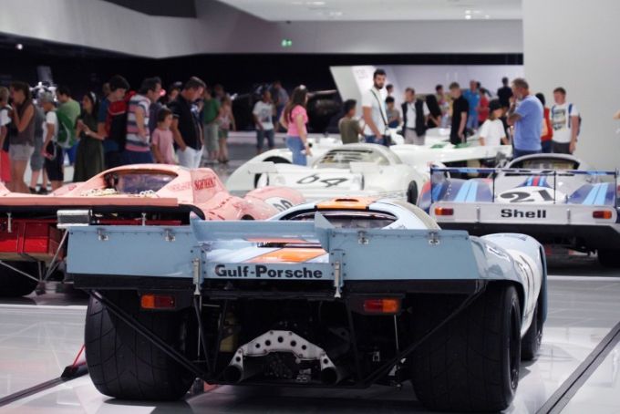 Tentoonstelling 70 jaar sportwagens van Porsche is ultieme tussenstop in Stuttgart