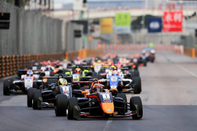 Macau F3 Dan Ticktum voert veld aan