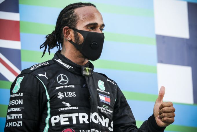 Lewis Hamilton test positief op corona
