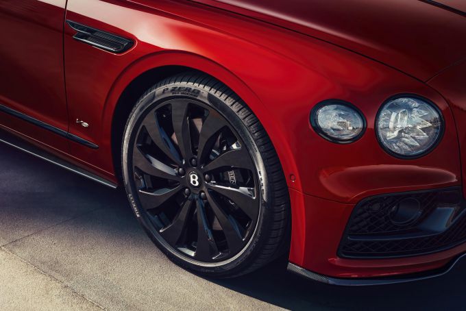  Bentley onthult de Flying Spur V8