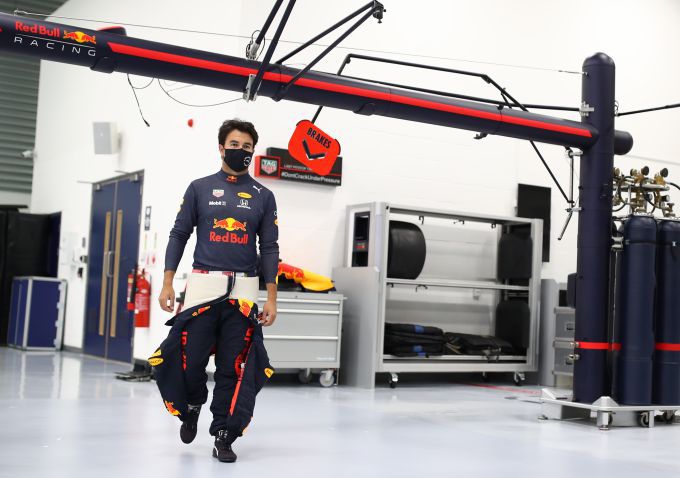 Sergio_Perez_Red_Bull_outfit
