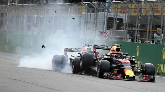 Max-met-Daniel-Ricciardo-crash-Baku-2018