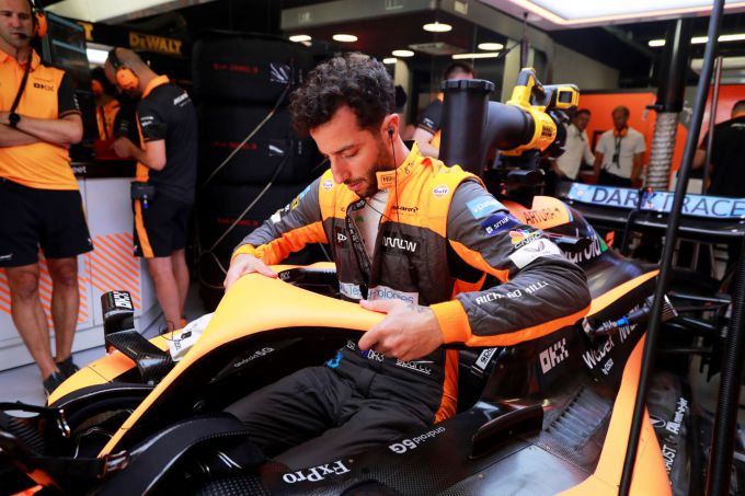Daniel_Ricciardo F1 McLaren cockpit