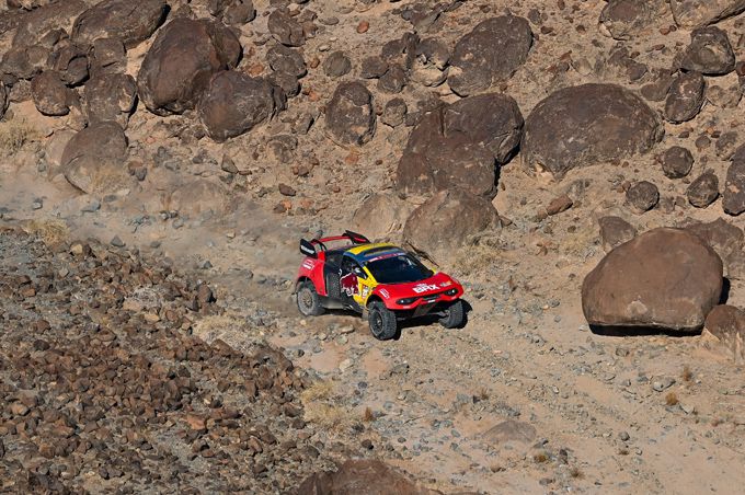 Loeb en Lurquin geven nooit op voor podiumplaats Dakar