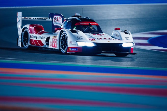 Porsche Penske Motorsport FIA WEC Qatar 1812kms Foto 14