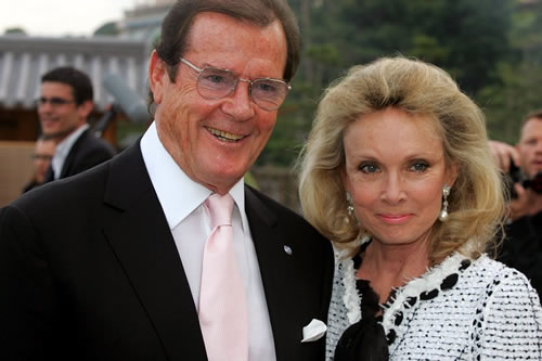 Red Bull Party, Roger Moore en vrouw