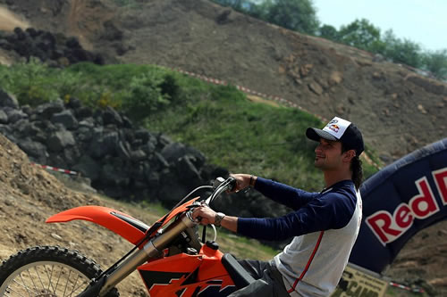 Liuzzi op de brommer