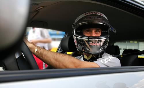 Truli als taxi chauffeur