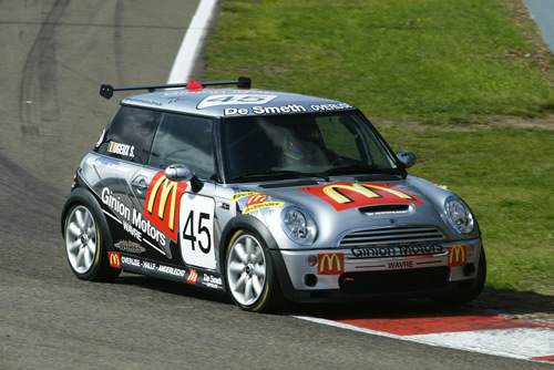 Sebastien Ugeux onklopbaar in de eerste race