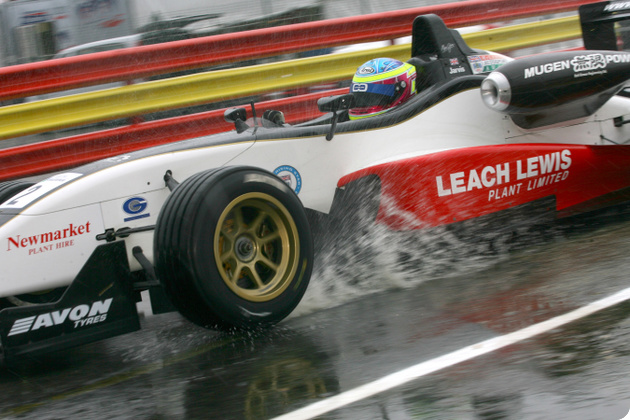 Oliver Jarvis in de regen