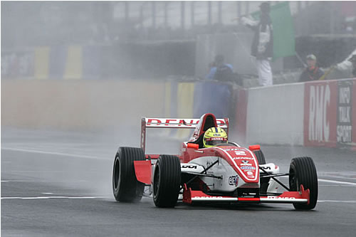 Henki Waldschmidt in actie