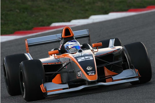 Chris van der Drift met de World Series by Renault bolide in actie op circuit Vallelunga