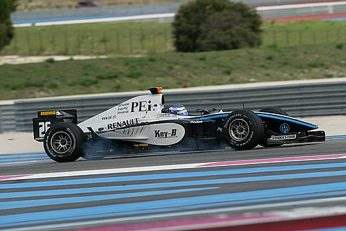 Chris van der Drift in actie met de GP2 bolide van Trident Racing