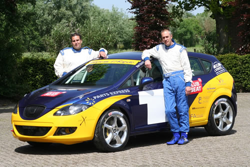 SEAT Leon Rally met rijder Henk van der Kamp (rechts) en navigator Ferry Bakker.