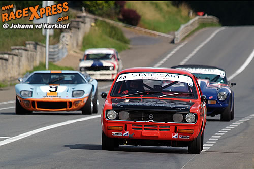 Maurice Visser gaat de strijd aan met de snelle Porschers TVR's en Ford Escorts