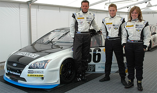 De coureurs van Team Fanzonely v.l.n.r. Michel Schaap, Roy Panman en Femke Terpstra
