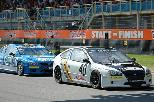 Roy Panman scheurt over het TT-Circuit Assen