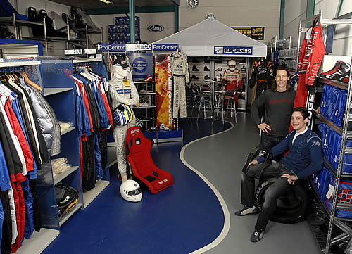 Bob Meier Nolte en Maurice Streur met Pro-Racing specialist in HANS Systeem