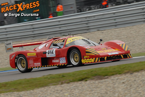 Bob Herber in de Saker Sportscar