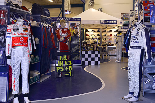 De showroom en shop van Pro-Racing