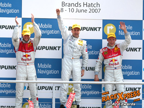 Bernd Schneider zegeviert op Brands Hatch 2007