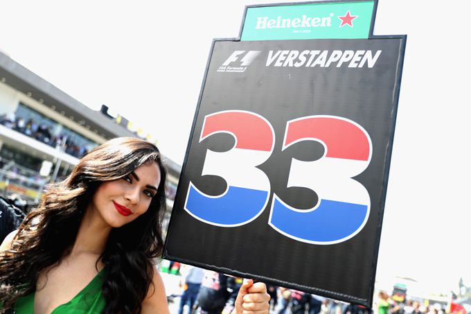 Mexicaanse Schone De Grid Girl Van Startnummer 33 Max Verstappen Racexpress