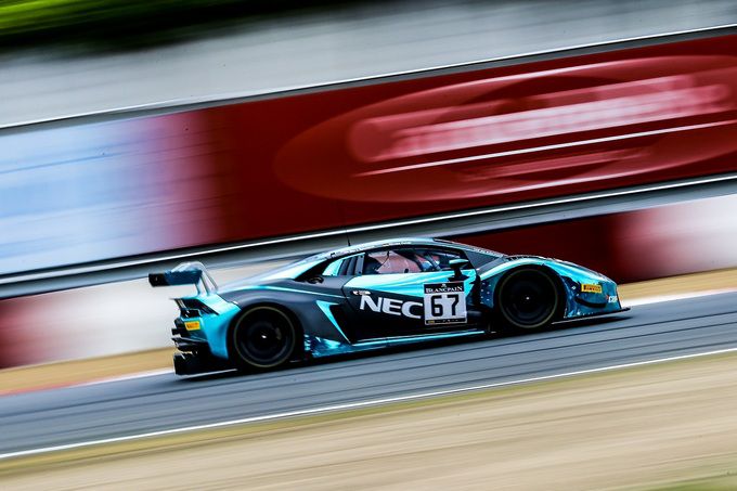 Lamborghini Max van Splunteren in actie met de NEC Lamborghini Huracan GT3