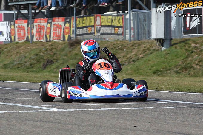 Brett Ottes juicht na super race