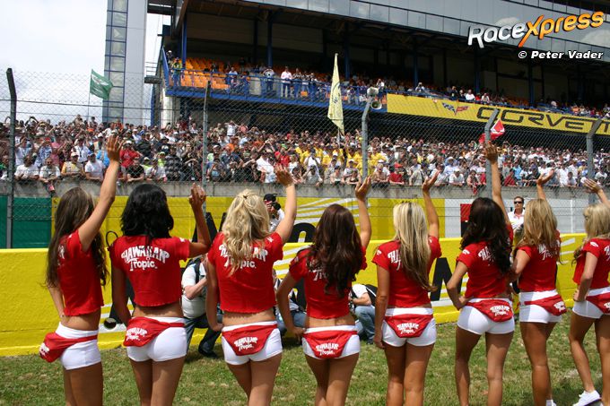 FOTO: What's on a man's mind? Girls and Racing Cars...Het zit er weer op, bye, bye Le Mans 2018!