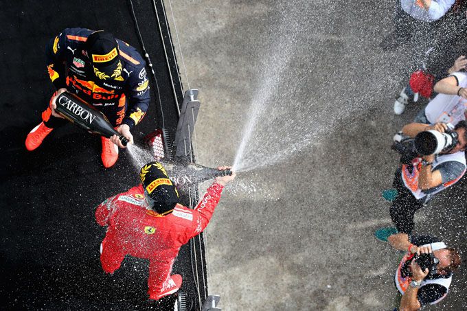 Max Verstappen en Sebastian Vettel podium F1 Canada champagne