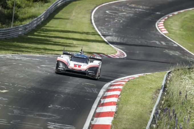 Porsche 919 Hybrid Evo pakt het record in de ‘Groene Hel’