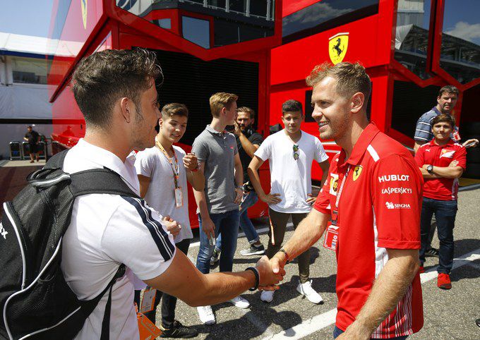 Sebastian Vettel en Joey Alders