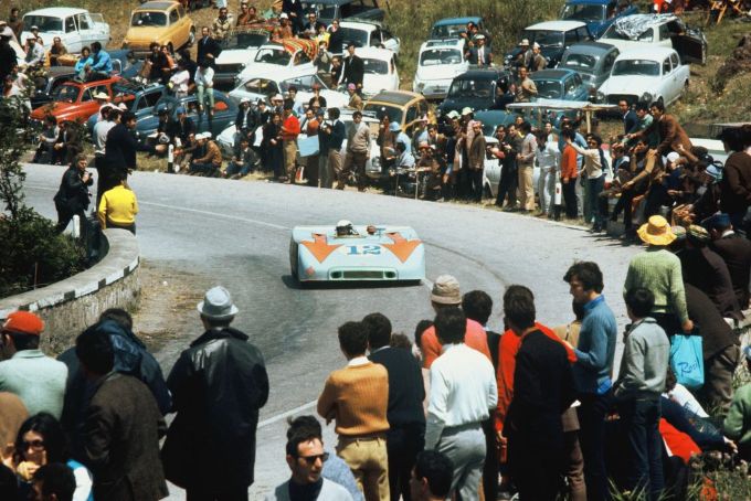 Historic Grand Prix Zandvoort en Porsche laten Porsche-museumstukken brullen