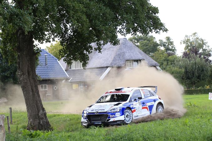 Bob de Jong knalt naar tweede plaats in Eurol Hellendoorn Rally