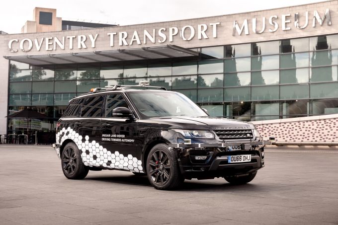 Eerste geslaagde test met zelfrijdende Range Rover in Coventry