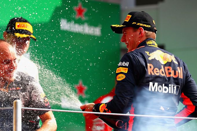Back in time Max Verstappen wint in Mexico 2017