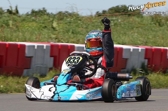 Sacha van t Pad Bosch juichend over de finish