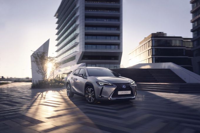 Lexus maakt alle prijzen en uitvoeringen Lexus UX 250h bekend