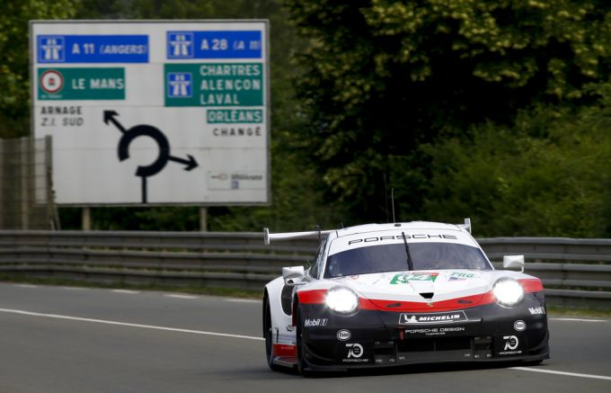 Porsche met vier fabrieksautos aan de start Le Mans