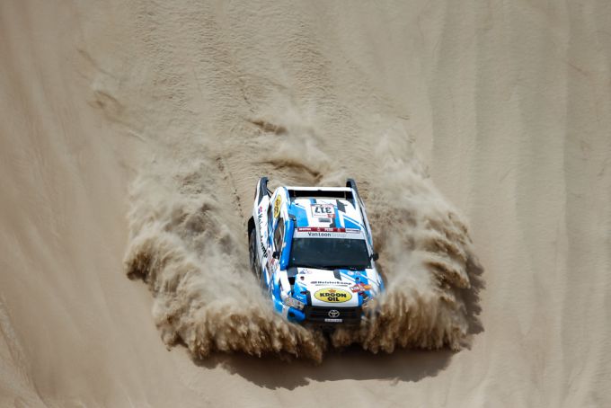 Erik van Loon Toyota zand omlaag