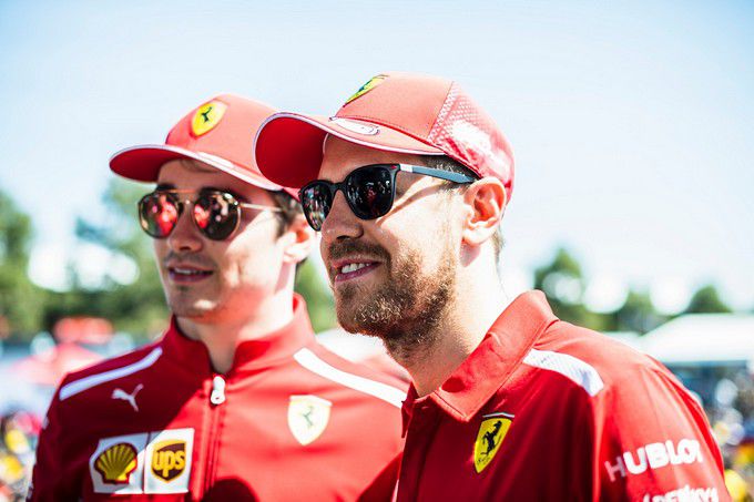 Charles Leclerc en Sebastian Vettel Ferrari F1