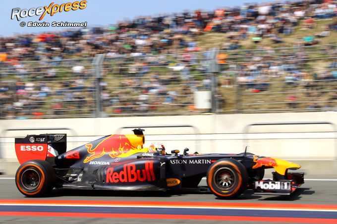 Max Verstappen rookt Pirelli-rubber compleet op bij afsluiting eerste Jumbo Racedag