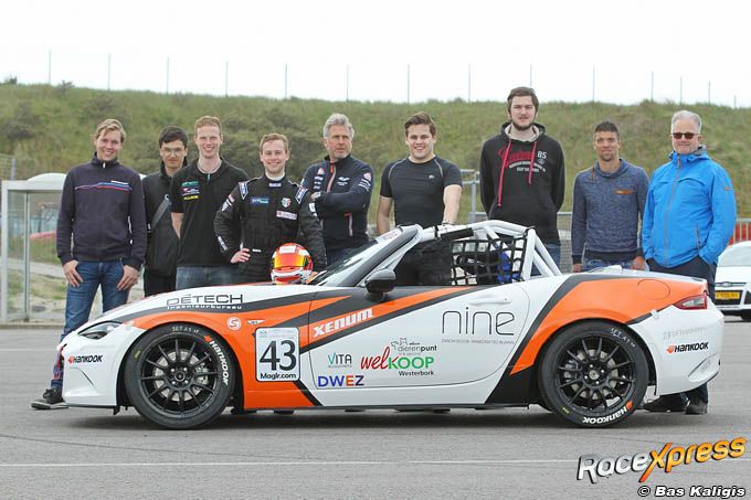 Team van Fontys Eindhoven met autocoureur Max de Bruijn in Mazda MX5 Cup