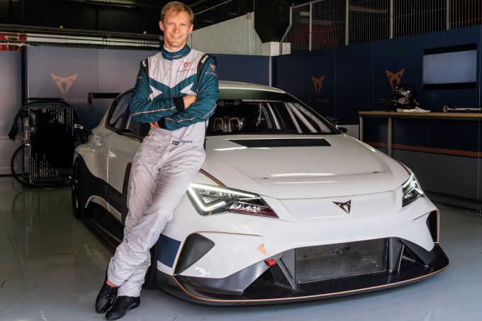 Mattias Ekstrm wordt officieel CUPRA e-Racer fabriekscoureur